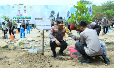 Kapolda-Jatim-Sambut-Kedatangan-Menko-PMK-dan-Kapolri-Gencarkan-Penanaman-10-Juta-Pohon